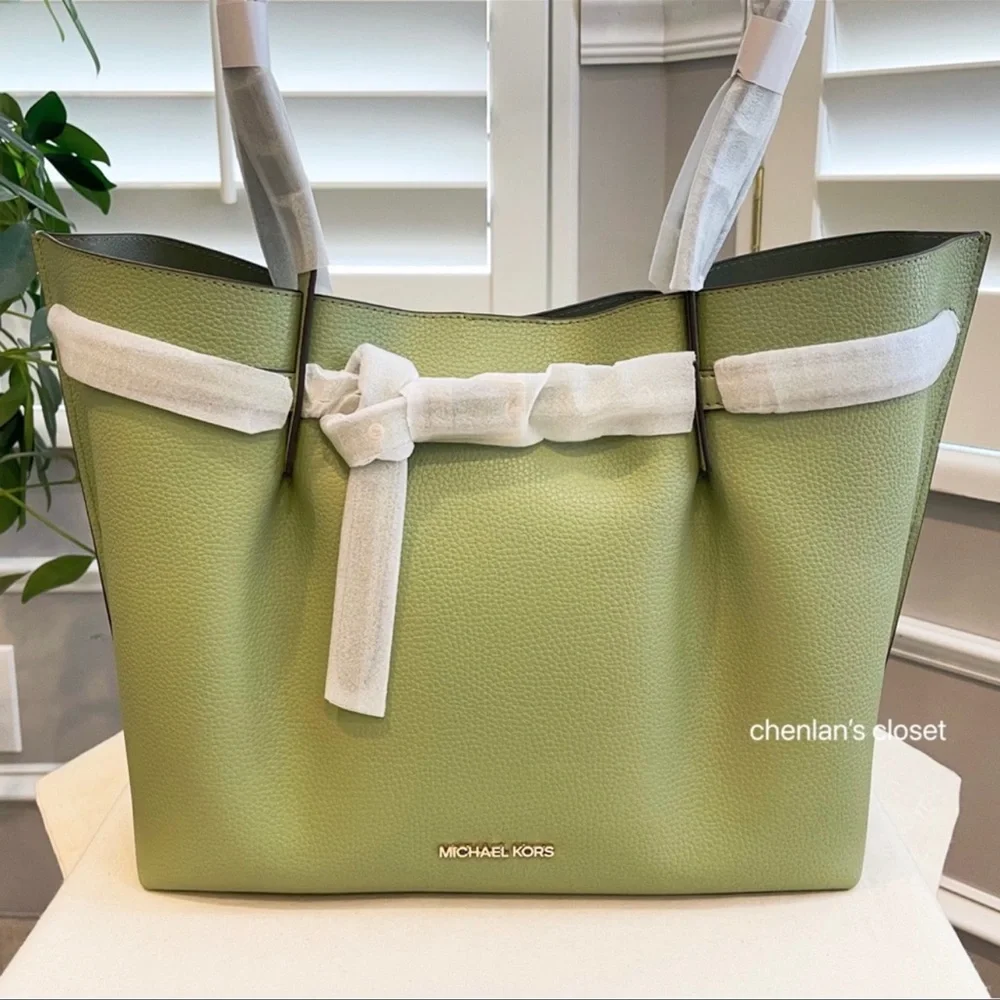 🍏NeW! Michael Kors Large Emilia Shoulder Bag